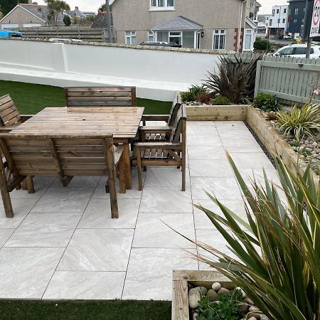 Beautiful 3 Bedroom Apartment By The Sea New Quay Exteriör bild