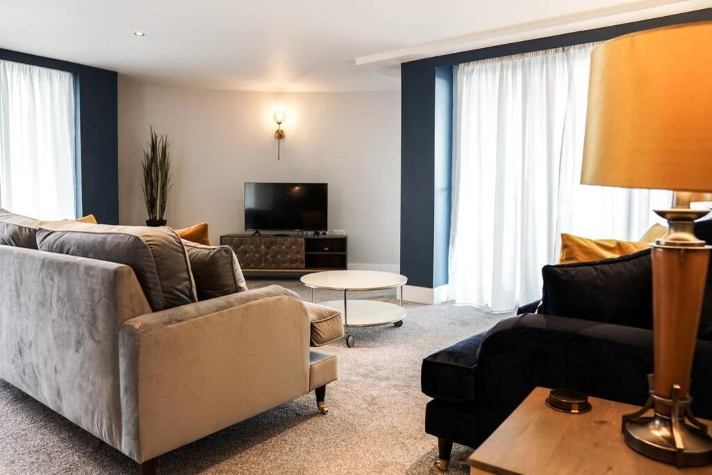 Beautiful 3 Bedroom Apartment By The Sea New Quay Exteriör bild