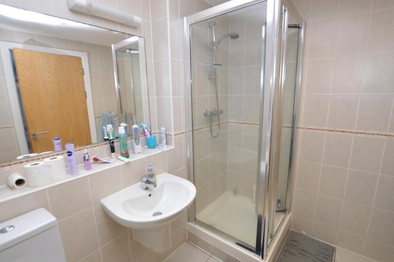 Beautiful 3 Bedroom Apartment By The Sea New Quay Exteriör bild