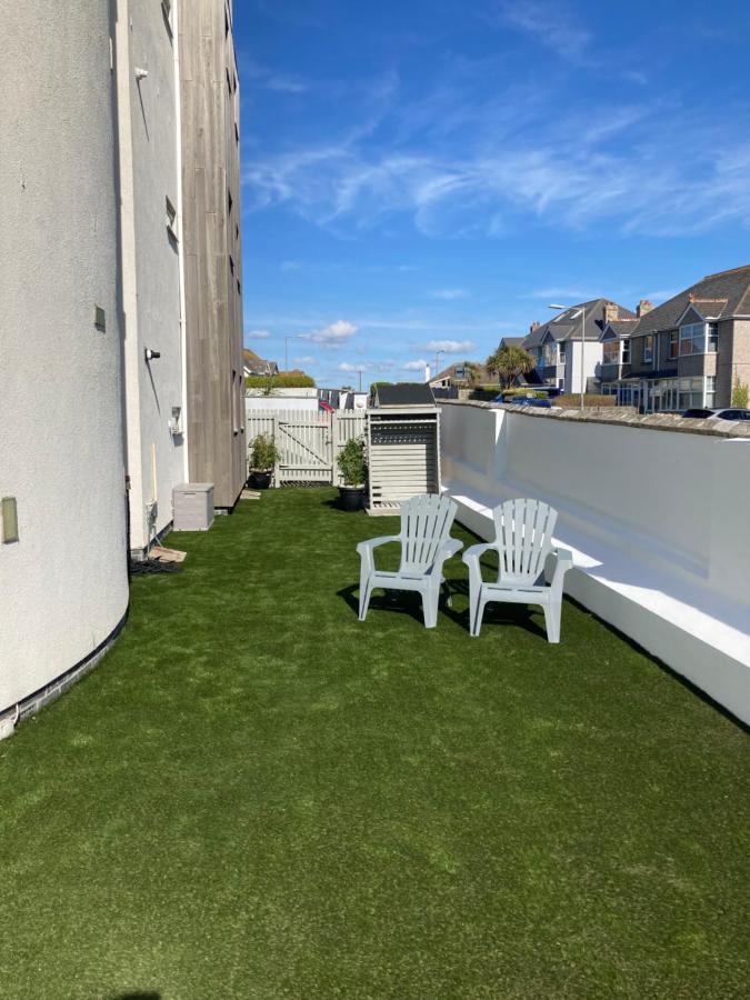 Beautiful 3 Bedroom Apartment By The Sea New Quay Exteriör bild