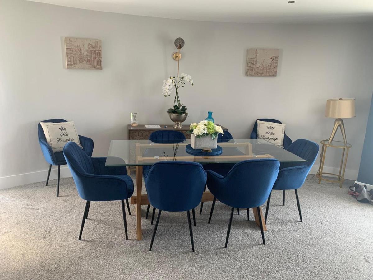 Beautiful 3 Bedroom Apartment By The Sea New Quay Exteriör bild