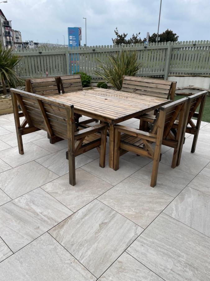 Beautiful 3 Bedroom Apartment By The Sea New Quay Exteriör bild