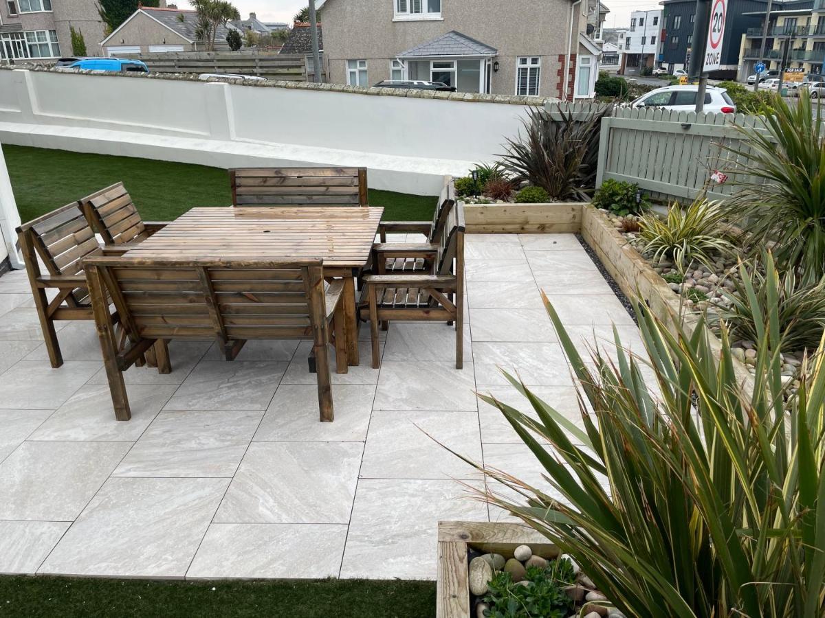 Beautiful 3 Bedroom Apartment By The Sea New Quay Exteriör bild